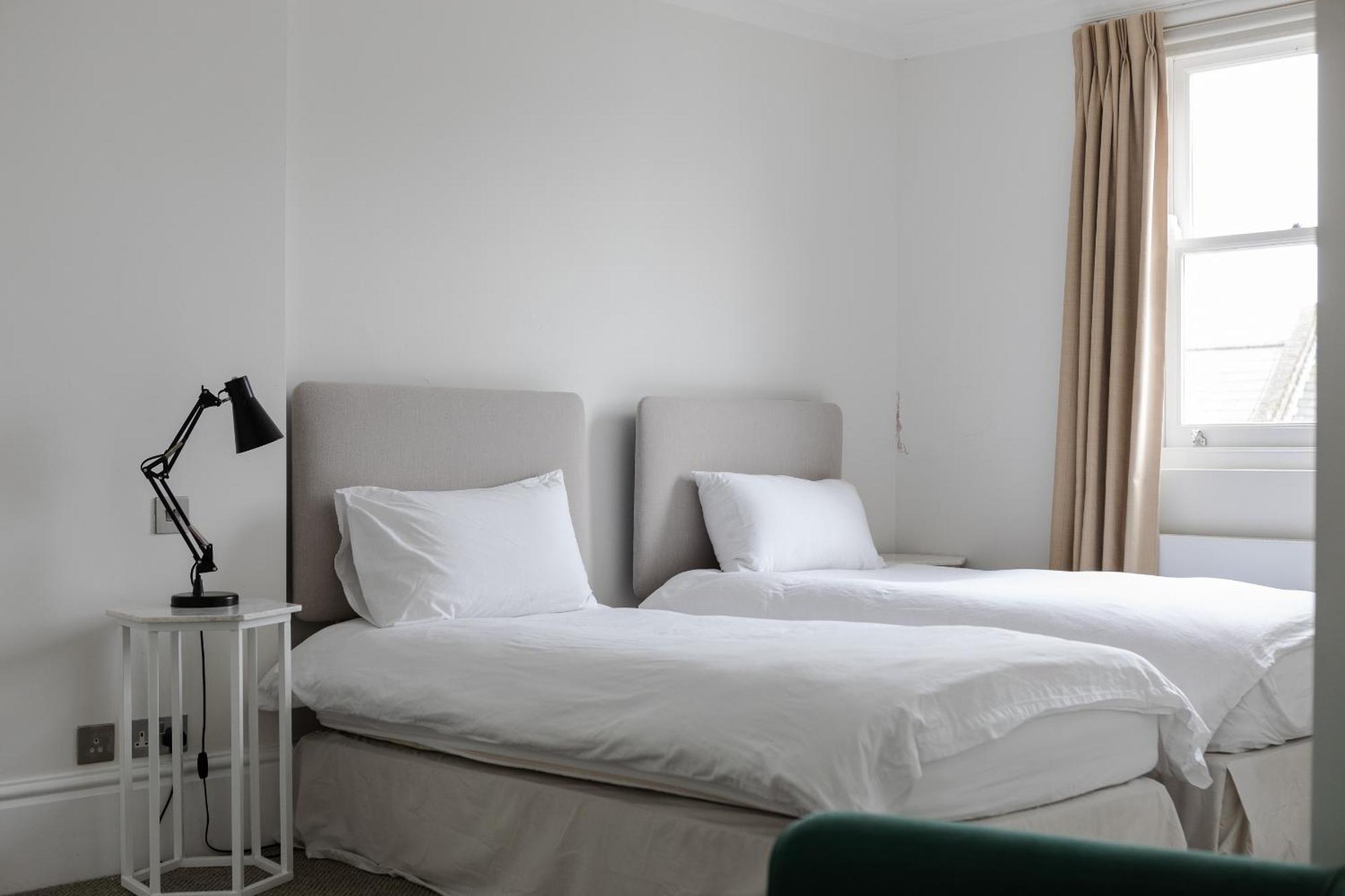 Number 53 - Stunning Maisonette With Parking In Kensington & Chelsea Londra Esterno foto