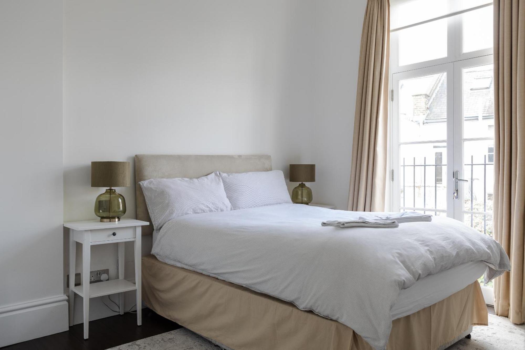 Number 53 - Stunning Maisonette With Parking In Kensington & Chelsea Londra Esterno foto