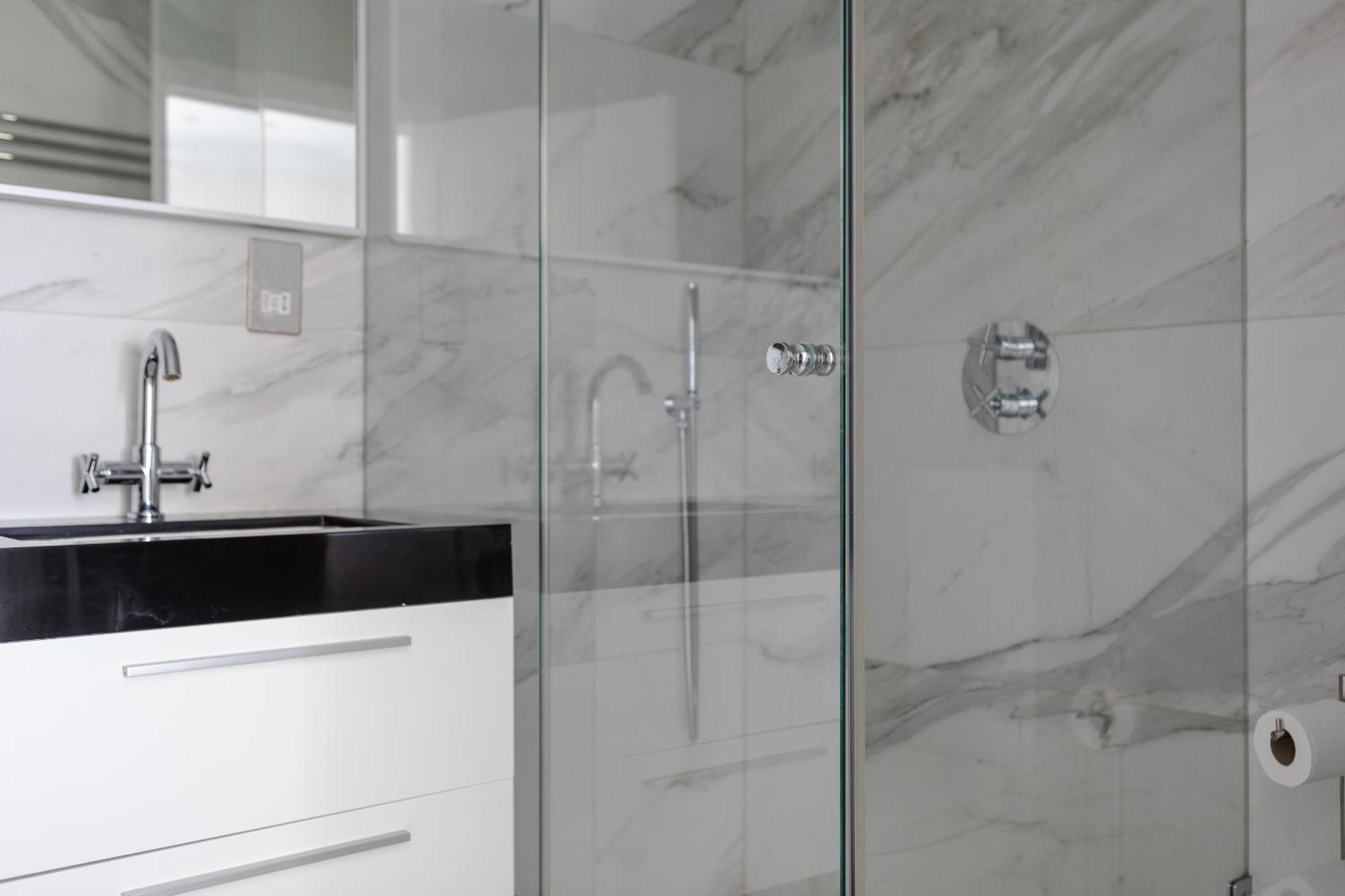 Number 53 - Stunning Maisonette With Parking In Kensington & Chelsea Londra Esterno foto